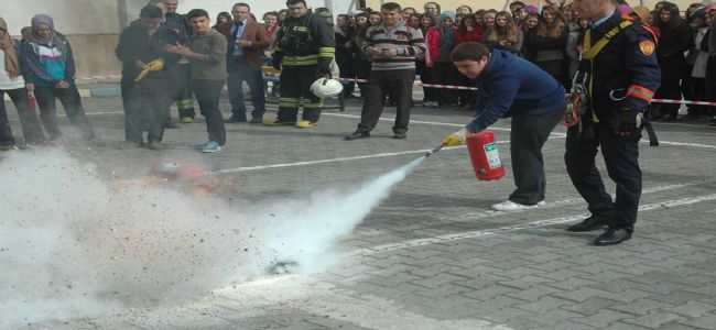 ALAPLI’DA OKULLARDA YANGIN SÖNDÜRME VE KURTARMA TATBİKATI